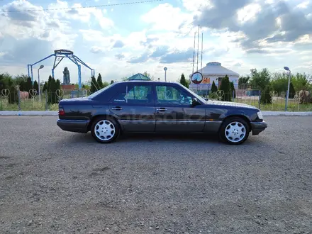 Mercedes-Benz E 320 1994 года за 4 000 000 тг. в Тараз – фото 10