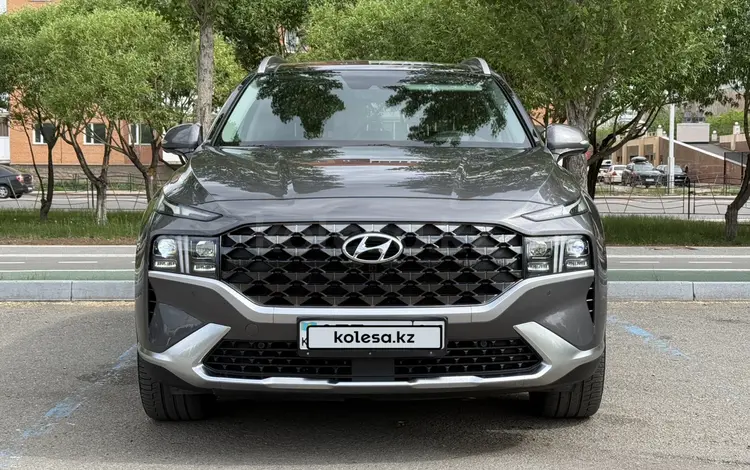 Hyundai Santa Fe 2023 годаүшін17 700 000 тг. в Астана