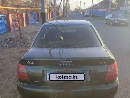 Audi A4 1998 года за 1 600 000 тг. в Атырау – фото 4