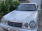 Mercedes-Benz E 200 1997 годаүшін2 200 000 тг. в Актау