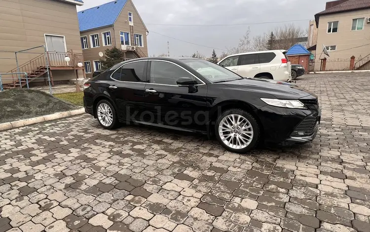 Toyota Camry 2020 года за 14 250 000 тг. в Астана