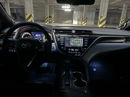 Toyota Camry 2018 года за 13 500 000 тг. в Алматы – фото 28