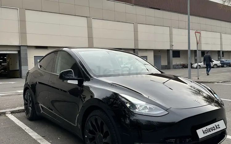 Tesla Model Y 2023 года за 19 800 000 тг. в Алматы