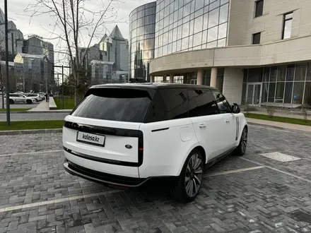 Land Rover Range Rover 2022 года за 128 500 000 тг. в Алматы – фото 6