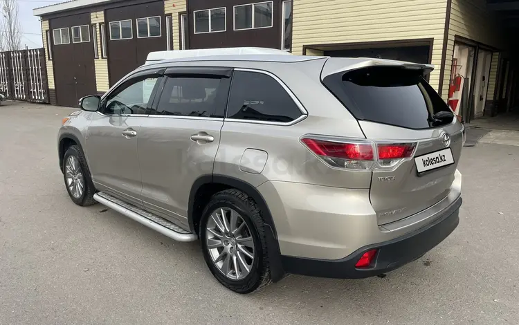 Toyota Highlander 2015 годаfor13 000 000 тг. в Астана