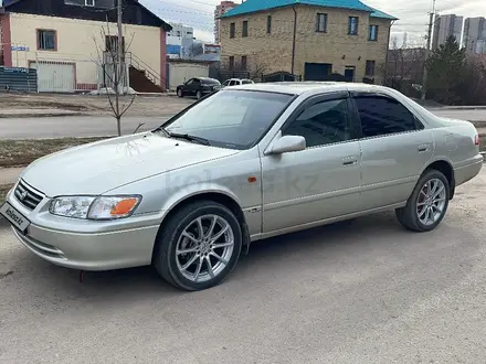 Toyota Camry 2000 года за 3 000 000 тг. в Астана – фото 2