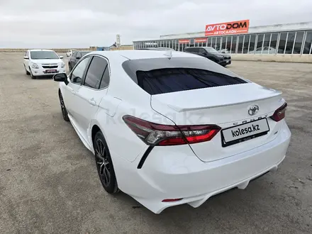 Toyota Camry 2021 года за 15 500 000 тг. в Актау – фото 4