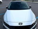 Hyundai Elantra 2022 года за 9 999 999 тг. в Астана – фото 2