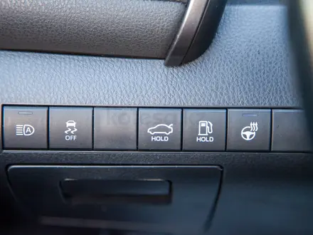 Toyota Camry Prestige 2023 года за 15 790 000 тг. в Алматы – фото 20