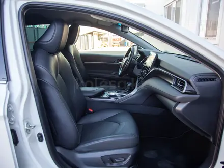 Toyota Camry Prestige 2023 года за 15 790 000 тг. в Алматы – фото 15