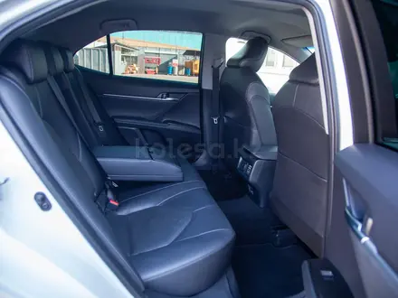 Toyota Camry Prestige 2023 года за 15 790 000 тг. в Алматы – фото 16