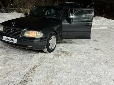 Mercedes-Benz C 200 1994 года за 2 000 000 тг. в Караганда