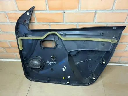 Дверная обшивка передняя левая Renault Sandero за 15 000 тг. в Караганда – фото 2