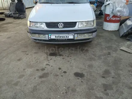 Volkswagen Passat 1994 года за 600 000 тг. в Алматы