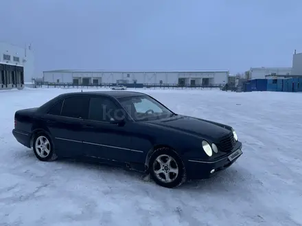 Mercedes-Benz E 320 2000 года за 3 750 000 тг. в Караганда – фото 2