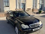 Mercedes-Benz C 240 2001 года за 1 600 000 тг. в Актау – фото 2