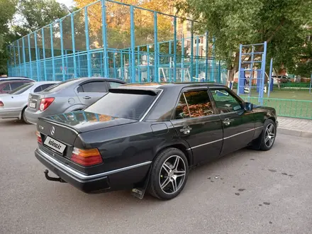 Mercedes-Benz E 230 1990 года за 1 700 000 тг. в Астана – фото 2