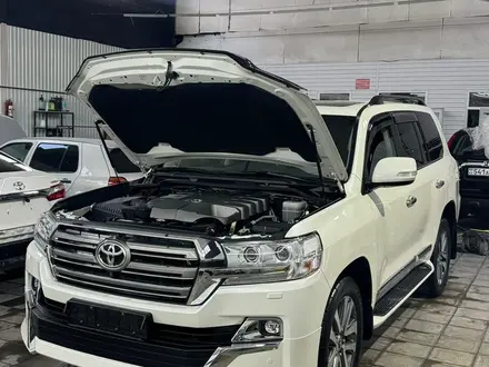 Toyota Land Cruiser 2018 года за 29 800 000 тг. в Шымкент