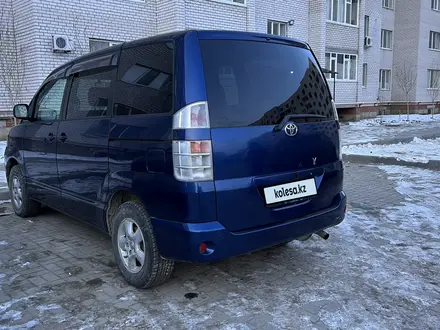 Toyota Voxy 2006 года за 5 200 000 тг. в Актобе – фото 2