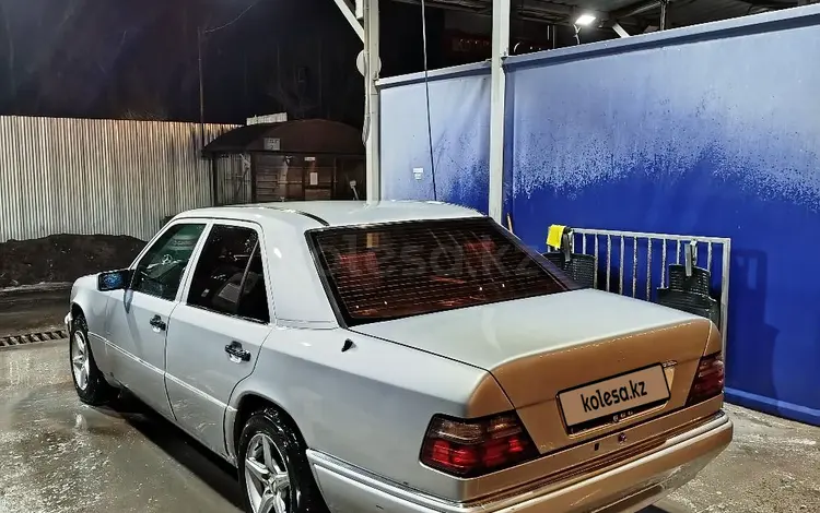 Mercedes-Benz E 200 1995 года за 1 850 000 тг. в Алматы