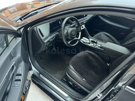 Hyundai Sonata 2022 года за 15 500 000 тг. в Костанай – фото 2