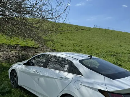 Hyundai Elantra 2023 года за 9 500 000 тг. в Алматы – фото 3