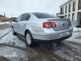 Volkswagen Passat 2006 годаfor3 000 000 тг. в Астана – фото 5