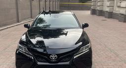 Toyota Camry 2020 года за 14 000 000 тг. в Алматы