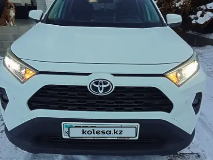 Toyota RAV4 2020 года за 22 500 000 тг. в Алматы