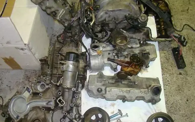 Клапанная крышка, коленвал на двигатель м112 Мерседес за 5 000 тг. в Алматы