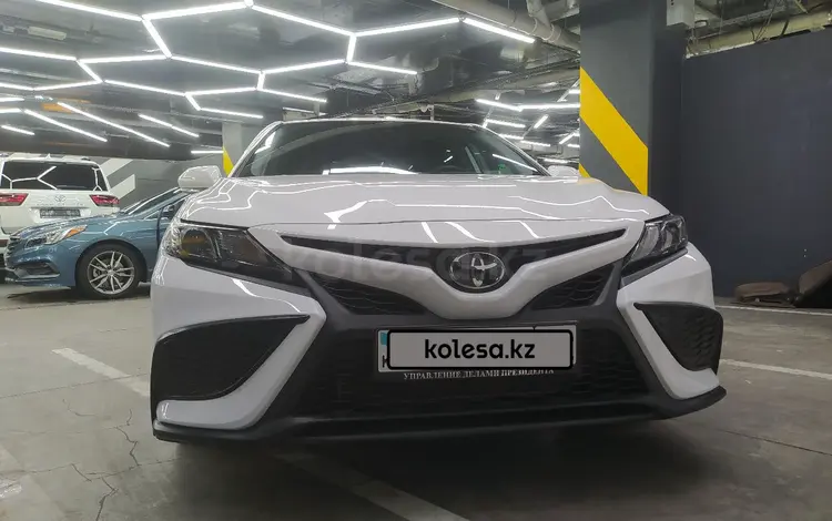 Toyota Camry 2022 года за 16 000 000 тг. в Алматы