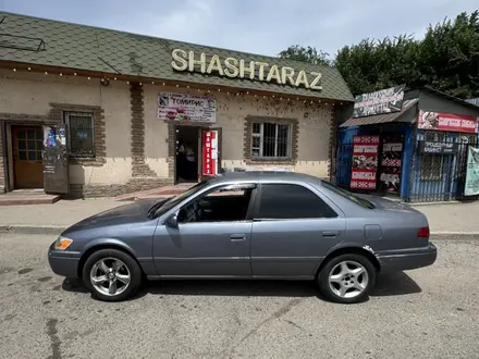 Toyota Camry 2000 года за 2 550 000 тг. в Алматы – фото 4