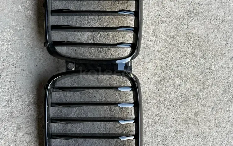 Рещетка радиатора и насадки на выхлоп BMW X5 M original за 150 000 тг. в Алматы