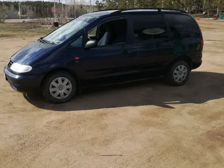 Volkswagen Sharan 1997 года за 2 300 000 тг. в Астана