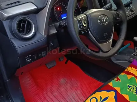 Toyota RAV4 2014 года за 8 500 000 тг. в Уральск – фото 18
