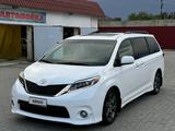 Toyota Sienna 2016 года за 10 000 000 тг. в Алматы – фото 4