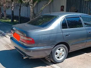 Toyota Carina E