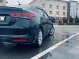 Hyundai Solaris 2022 года за 7 500 000 тг. в Актау – фото 4