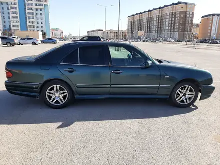 Mercedes-Benz E 200 1996 года за 1 500 000 тг. в Актау – фото 2