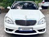 Mercedes-Benz S 500 2006 годаүшін6 500 000 тг. в Алматы – фото 2