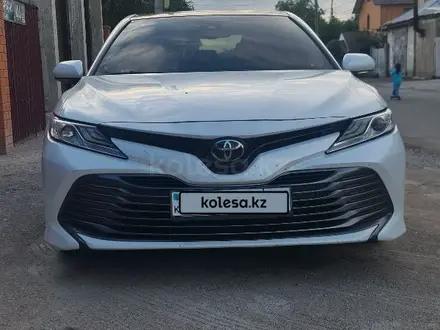 Toyota Camry 2018 года за 14 500 000 тг. в Астана – фото 2