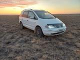 Volkswagen Sharan 1998 года за 1 700 000 тг. в Актобе – фото 3