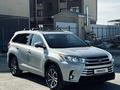 Toyota Highlander 2018 года за 16 200 000 тг. в Атырау