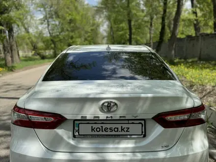 Toyota Camry 2018 года за 16 700 000 тг. в Алматы – фото 5