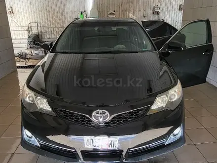 Toyota Camry 2013 года за 5 000 000 тг. в Атырау – фото 15