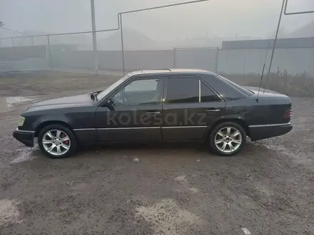 Mercedes-Benz E 260 1992 года за 1 500 000 тг. в Тараз – фото 4