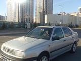 Volkswagen Vento 1992 года за 1 800 000 тг. в Астана – фото 3