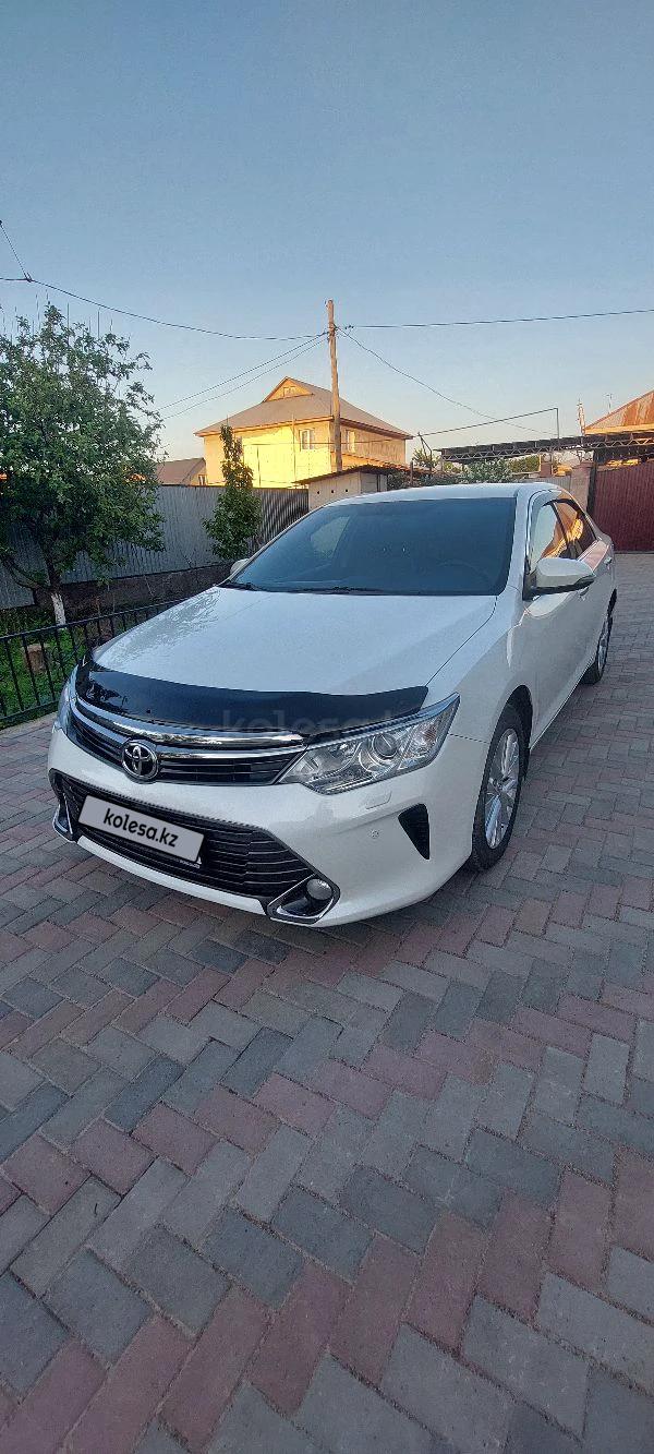 Toyota Camry 2015 г.