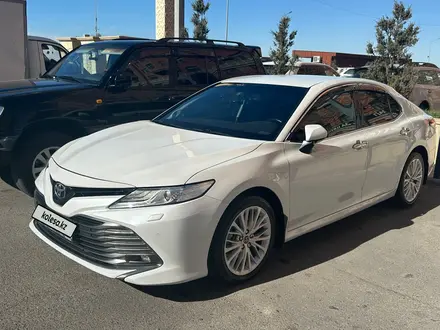 Toyota Camry 2019 года за 13 800 000 тг. в Актау