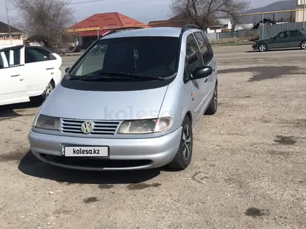 Volkswagen Sharan 1995 года за 2 200 000 тг. в Алматы